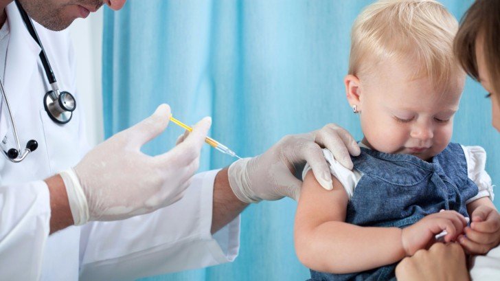 Симптоми укусу кліща у дитини: перші ознаки з фото, невідкладна допомога та профілактика