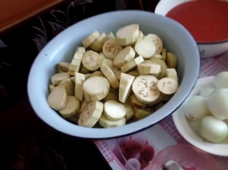 Ікра з баклажанів на зиму – пальчики оближеш! Ікра з баклажанів на зиму – пальчики оближеш!