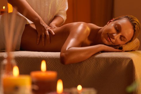 Як зробити розслабляючий масаж спини?