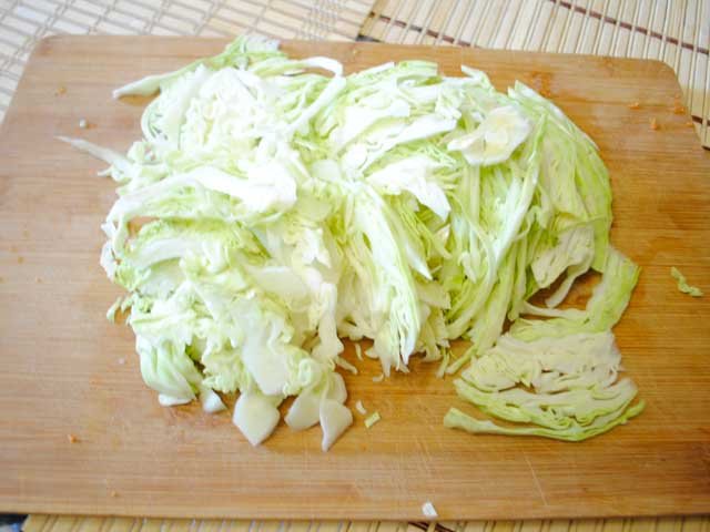 Салати зі свіжої капусти — 17 простих і дуже смачних рецептів