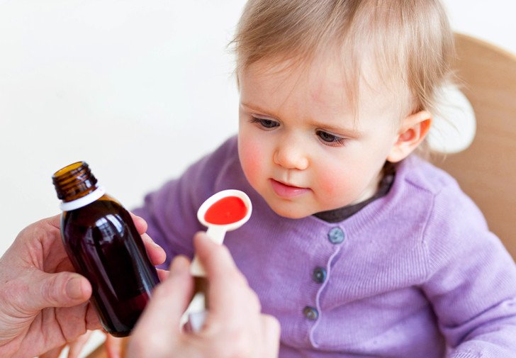 Лікування сухого кашлю у дітей при аденоїдах: список препаратів і процедур