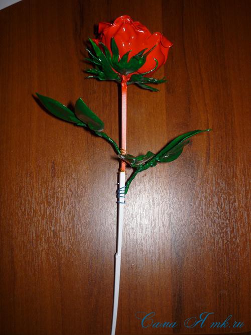 Троянда з пластикових ложок