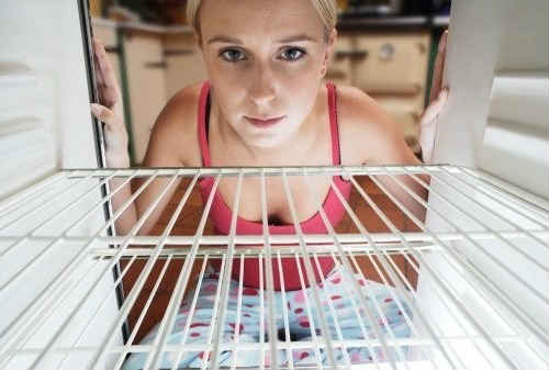 Запах в холодильнику — позбавляємося народними засобами