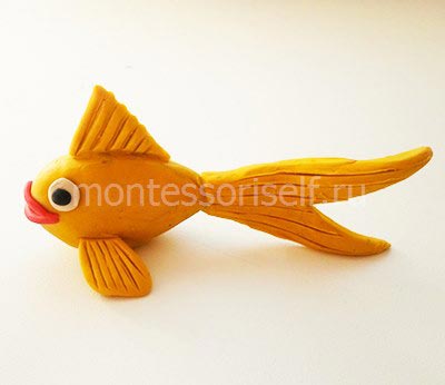 Золота рибка з пластиліну