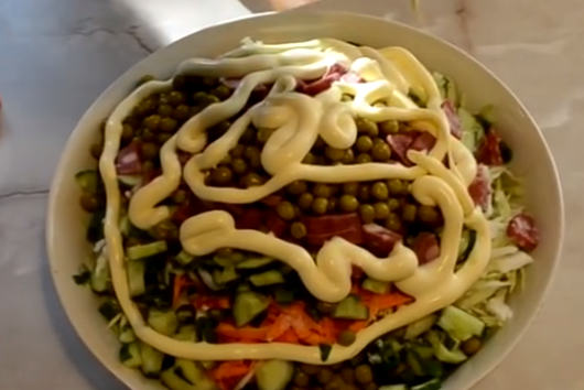Прості і смачні салати зі свіжої капусти, як в їдальні!