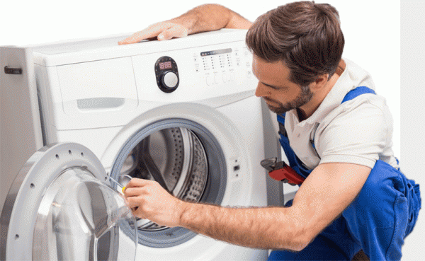 Що робити, якщо при пранні з машинки тече знизу?