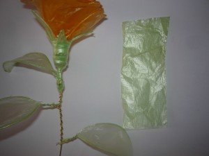 Троянда з поліетиленових пакетів