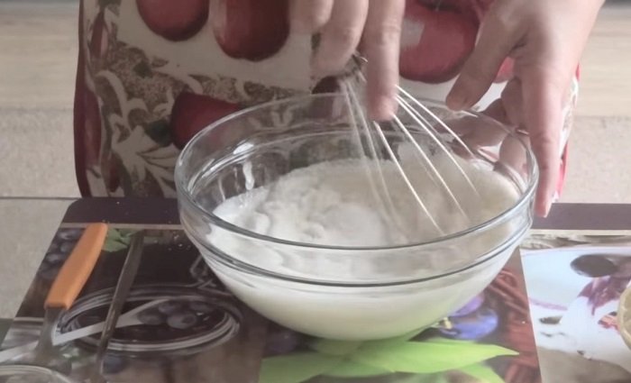 Шарлотка на кефірі з яблуками в духовці: фото і відео рецепт пишною шарлотки покроково