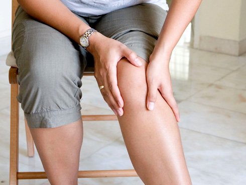 Чому набрякають ноги у жінок в щиколотках? Що робити при набряках ніг?