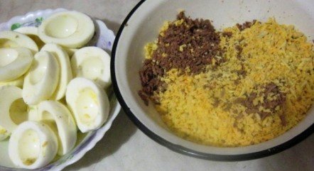 Смачна закуска фаршировані яйця | Смачні рецепти