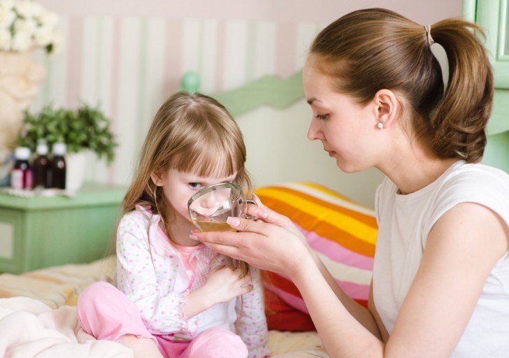 Симптоми харчового отруєння у дитини і лікування в домашніх умовах: список ліків