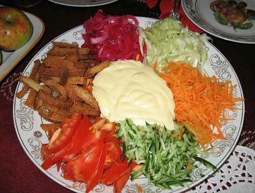 Салат Цап у городі — рецепти з чіпсами, мясом, картоплею, морквою, куркою
