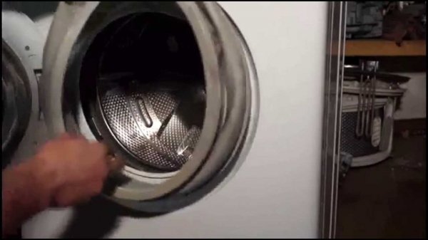 Як відкрити заблоковану дверцята пральної машинки?