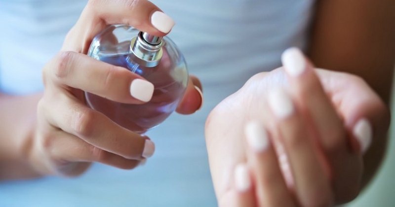 Як закріпити аромат парфумів на весь день? Дуже простий трюк! Тепер користуюся тільки так!!!