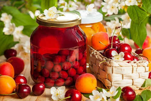 Компот із черешні на зиму — класичний рецепт, з полуницею, яблуками