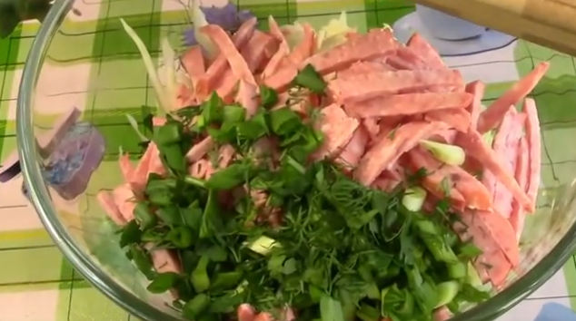Прості і смачні салати зі свіжої капусти, як в їдальні!