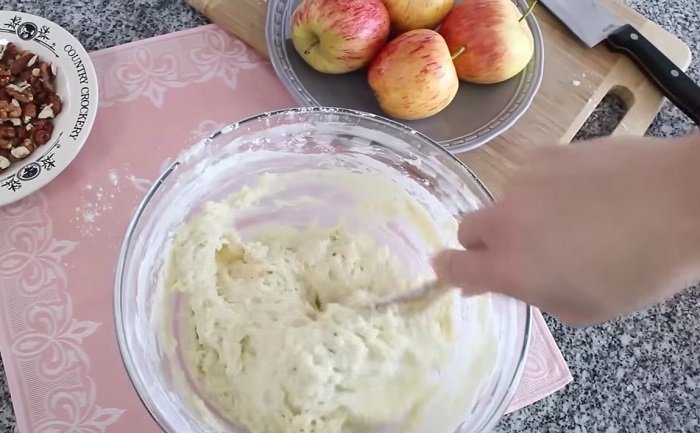 Шарлотка на кефірі з яблуками в духовці: фото і відео рецепт пишною шарлотки покроково