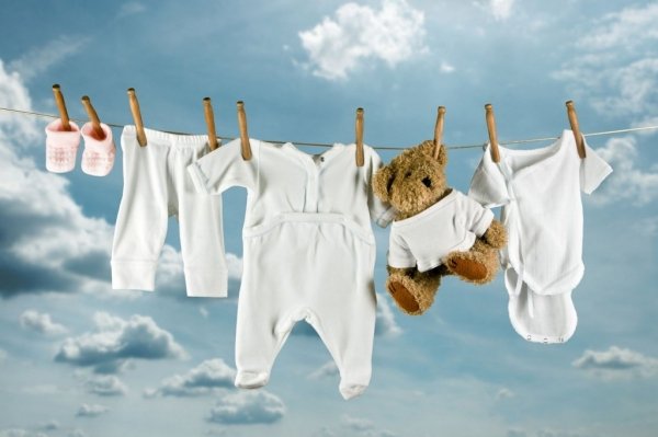 Чим і як прати речі новонароджених?