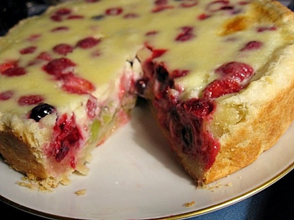 Заливний пісочний пиріг з ягодами | Смачні рецепти