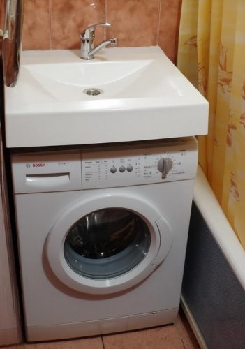 Чому зручно встановлювати пральну машину під раковину?