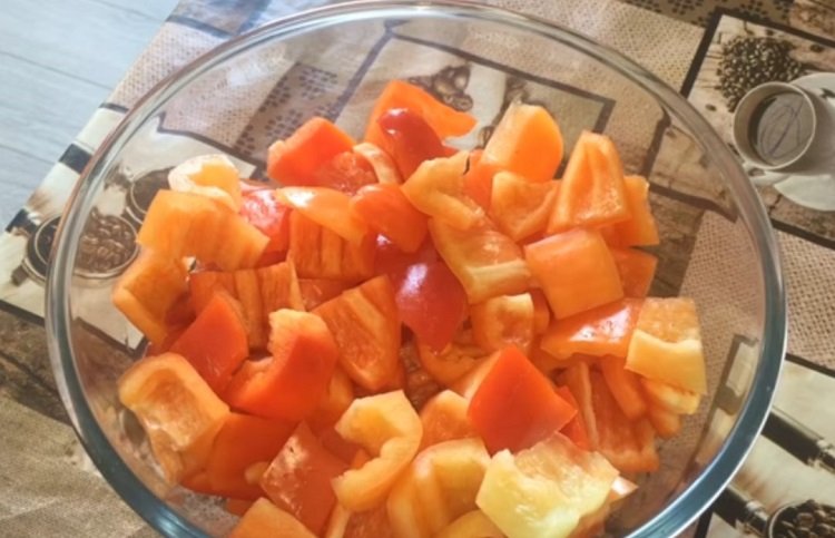 Лечо з помідорів з перцем, морквою і цибулею. Рецепти лечо на зиму