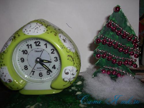 Новорічний декор своїми руками: оригінальні годинник будильник
