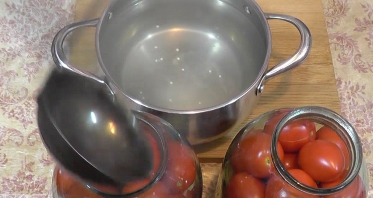 Солоні помідори в банки на зиму холодним способом. Як солити і маринувати помідори?