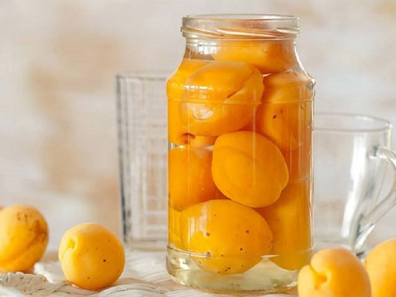 Компот з абрикосів на зиму: простий рецепт без стерилізації на 1 літр і 3 літрову банку