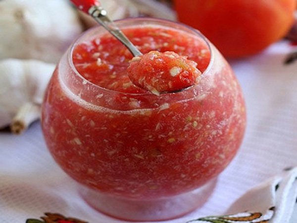 Чортівня на зиму за класичним рецептом з часником,помідорами і без помідор