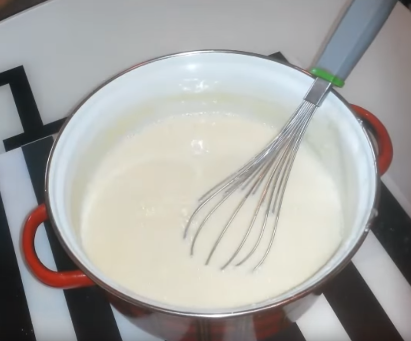 Млинці з дірочками — 10 найбільш смачних рецепта на молоці, кефірі, з окропом