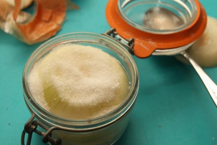 Ефективні рецепти цибульного сиропу від кашлю у дітей: варіанти з цукром, медом і молоком