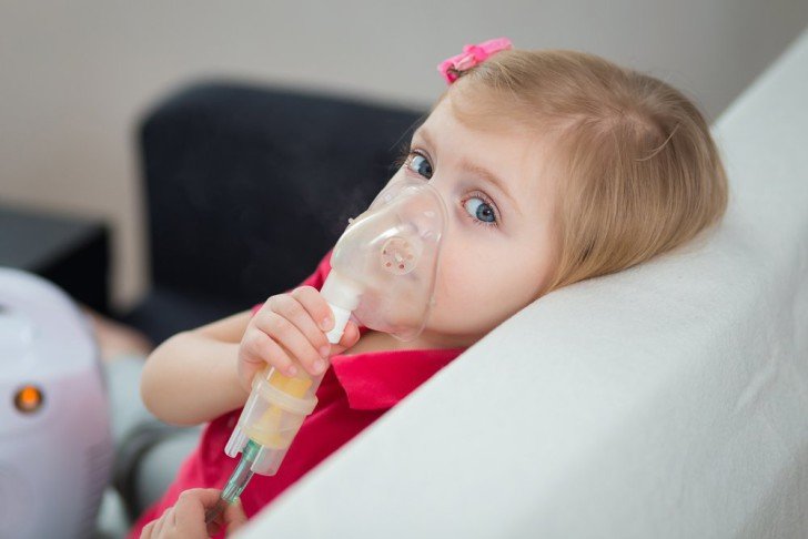 Як полегшити сильний кашель у дитини вночі, ніж помякшити сухе горло в домашніх умовах?