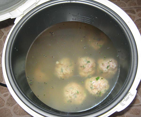 Як приготувати суп з фрикадельками в мультиварці: рецепт приготування