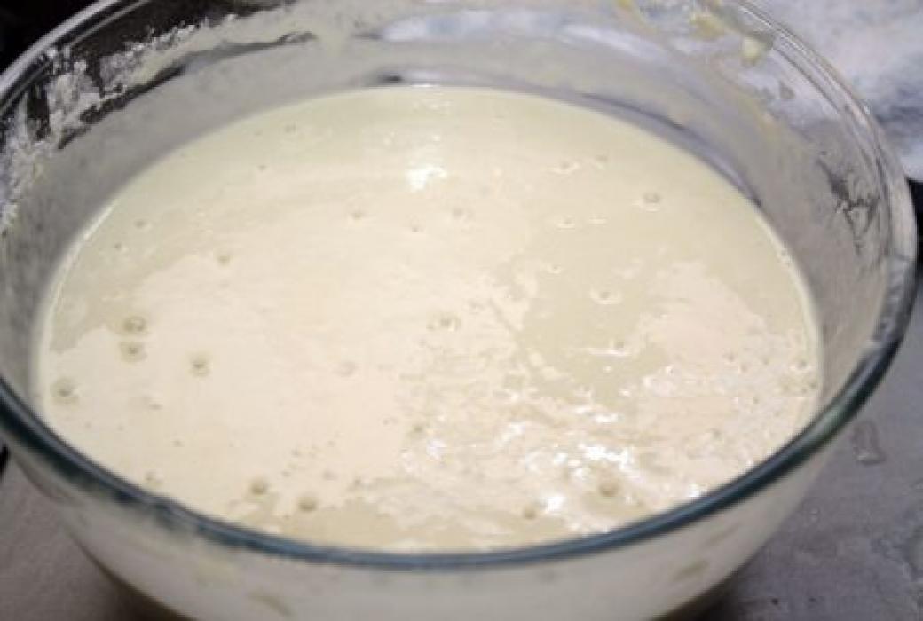 Млинці на кислому молоці. Покроковий фото рецепт млинців на кислому молоці з дірочками