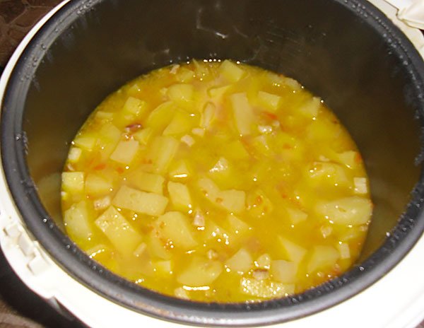 Тушкована картопля в мультиварці Поларіс: рецепт приготування