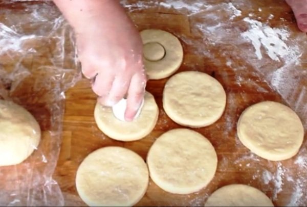 Дріжджові пончики в мультиварці: рецепт приготування