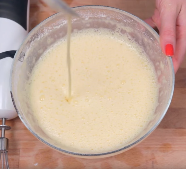Млинці з дірочками — 10 найбільш смачних рецепта на молоці, кефірі, з окропом