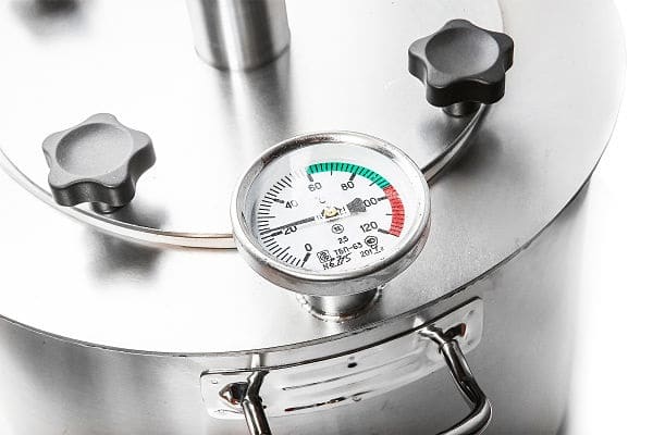 Термометр для самогонного апарату: види та використання