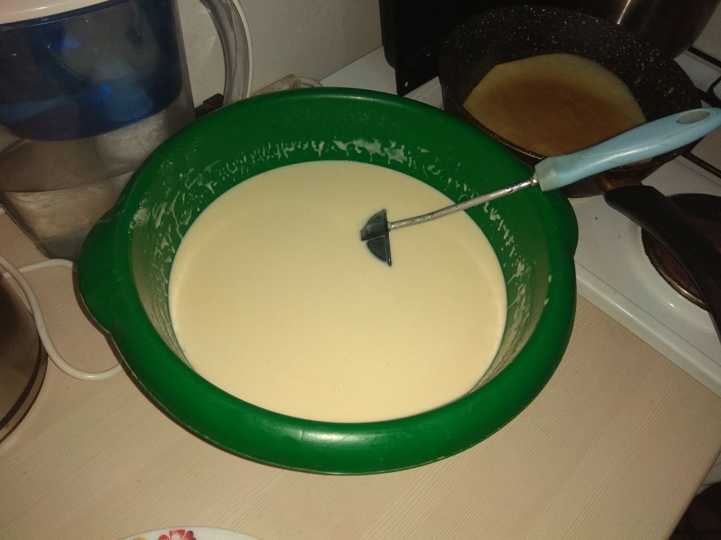 Тонкі млинці на молоці з дірочками. Рецепт ажурних млинців з фото