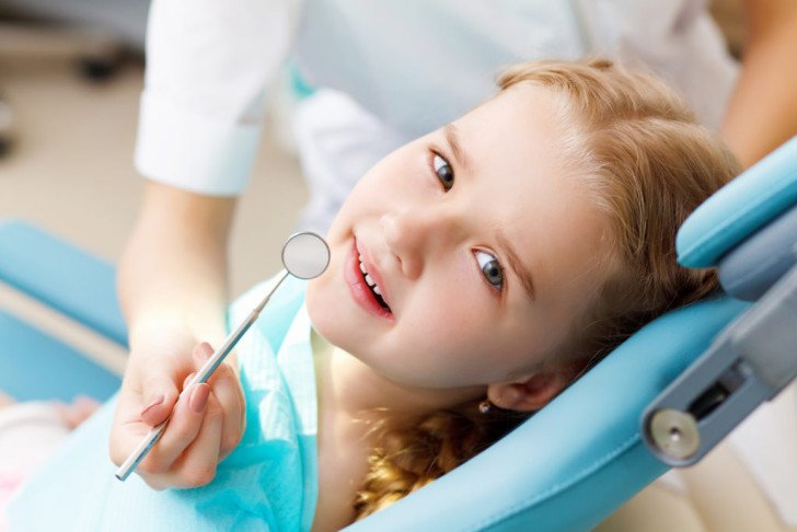 Процедура сріблення молочних зубів у дітей при карієсі: переваги методу і альтернативи