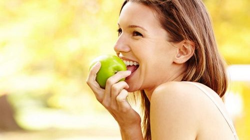 Чому від яблук здуває живіт, причини і усунення здуття