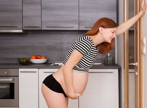 Чому тягне низ живота при вагітності і що робити при цьому