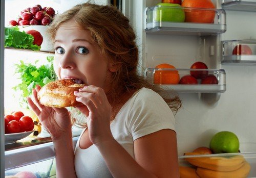 Чому зявляється важкість у шлунку після прийому їжі