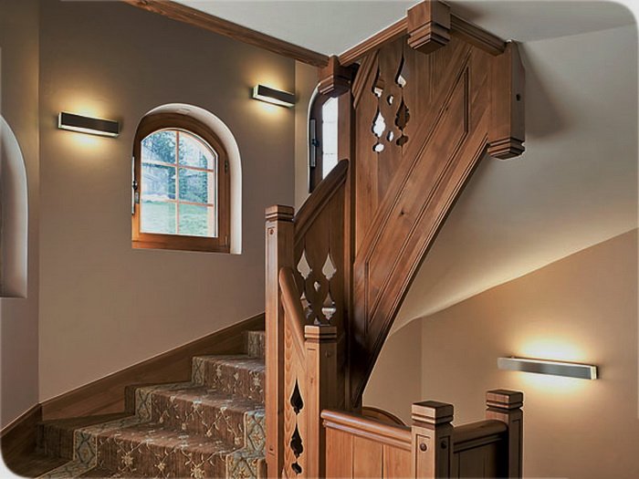 Підсвічування сходів: як правильно вибрати світильники для сходів і встановити їх на сходовий проліт