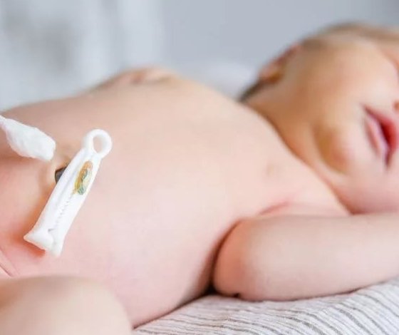 Як позбавити новонародженого немовляти від гикавки