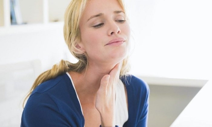 Ком в горлі при ВСД – симптоми і як прибрати спазм?