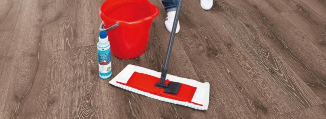Правила догляду за підлогою з ламінату в домашніх умовах; миючі засоби для чищення