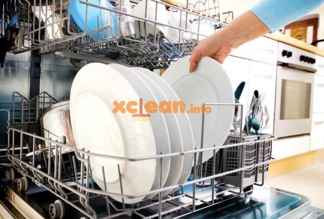 Як правильно завантажувати посуд у посудомийну машину? – рекомендації з відео та фото