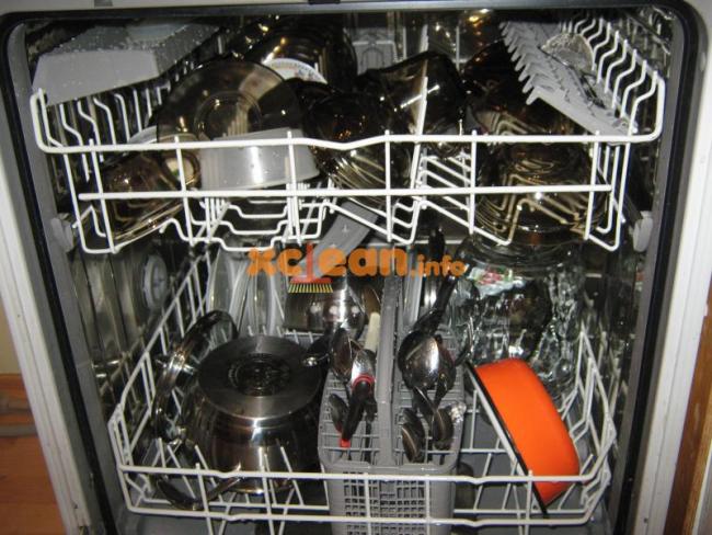 Як правильно завантажувати посуд у посудомийну машину? – рекомендації з відео та фото