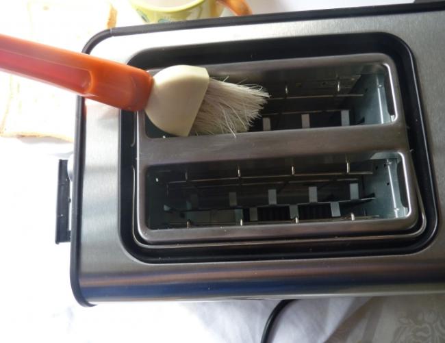 Чистимо тостер всередині і зовні в домашніх умовах (крихти та нагар) – ефективні народні засоби і докладна інструкція з відео